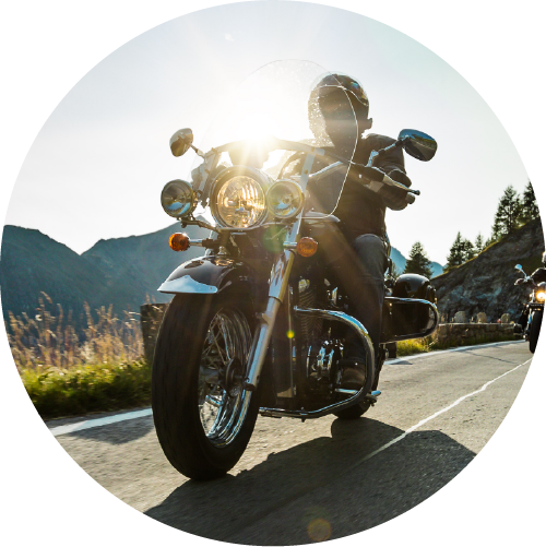 moottoripyörä tiellä